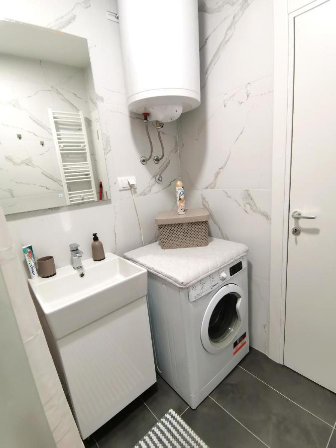 Stan Na Dan M Apartment โนวีซาด ภายนอก รูปภาพ