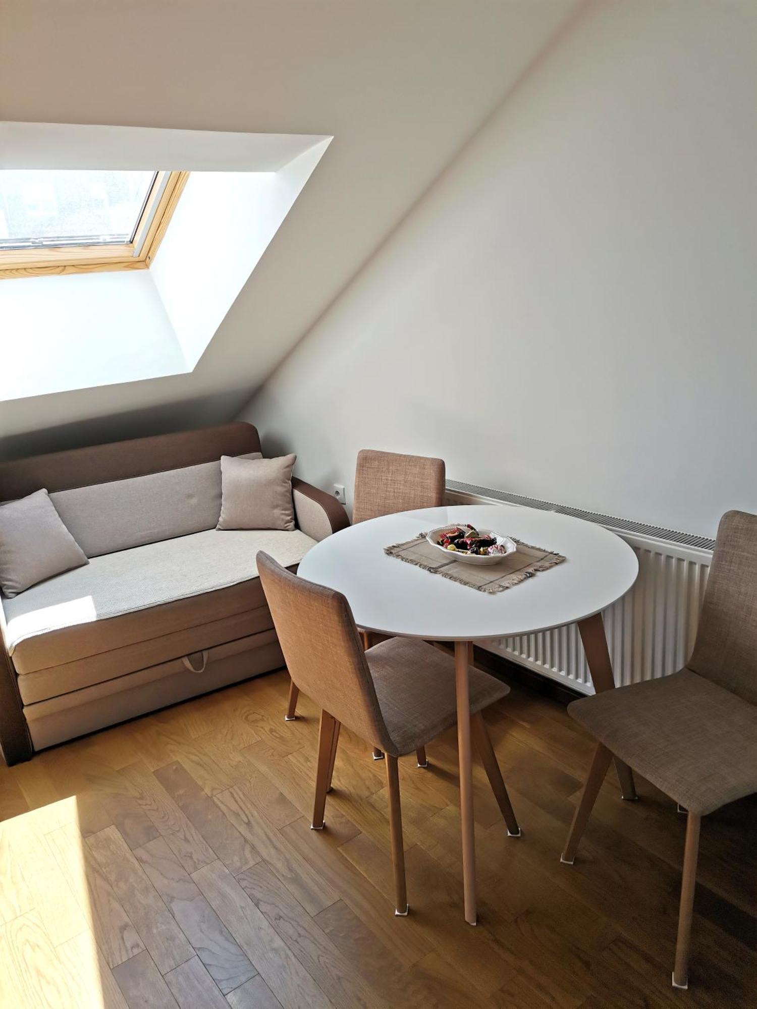 Stan Na Dan M Apartment โนวีซาด ภายนอก รูปภาพ