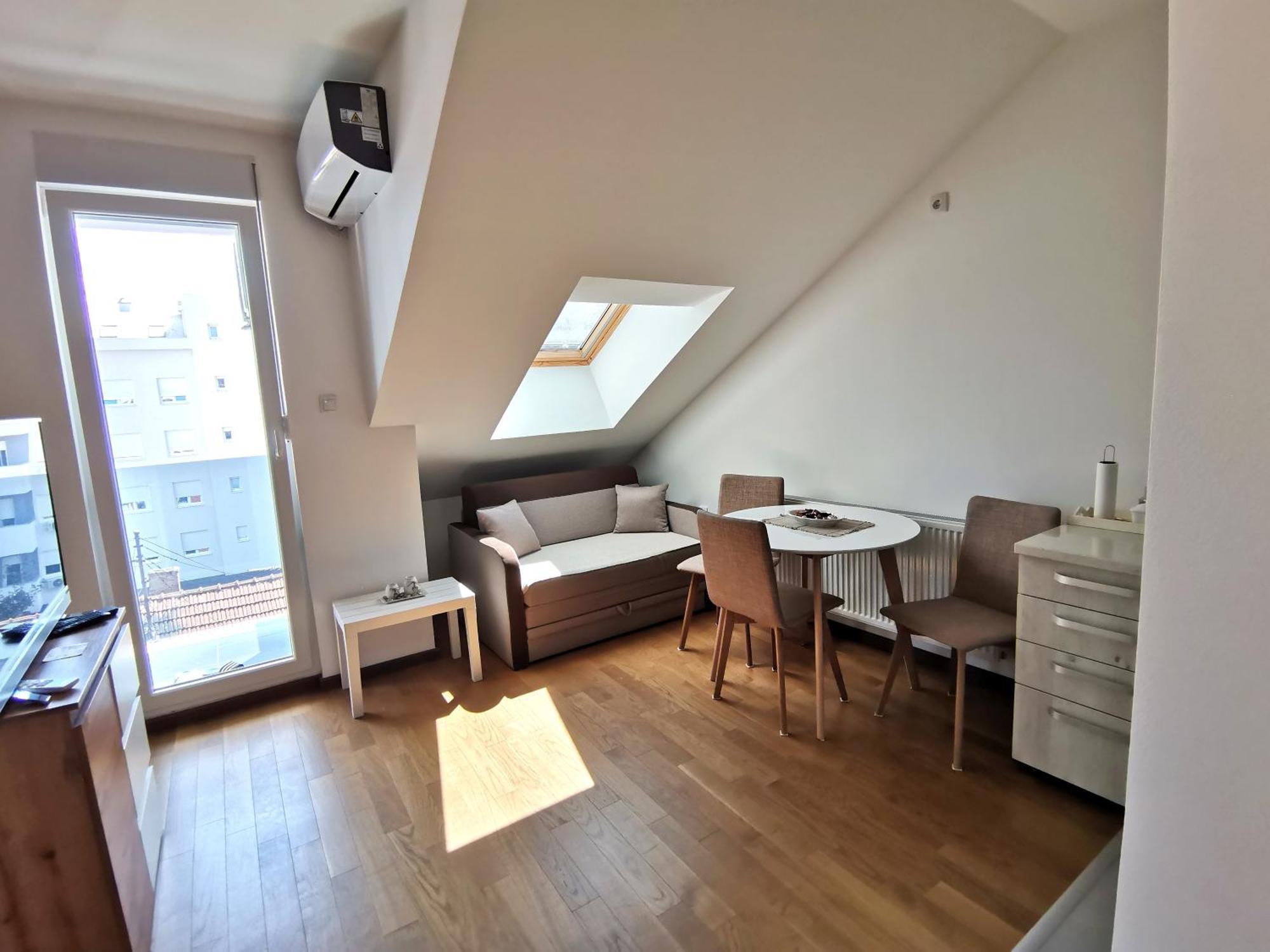 Stan Na Dan M Apartment โนวีซาด ภายนอก รูปภาพ