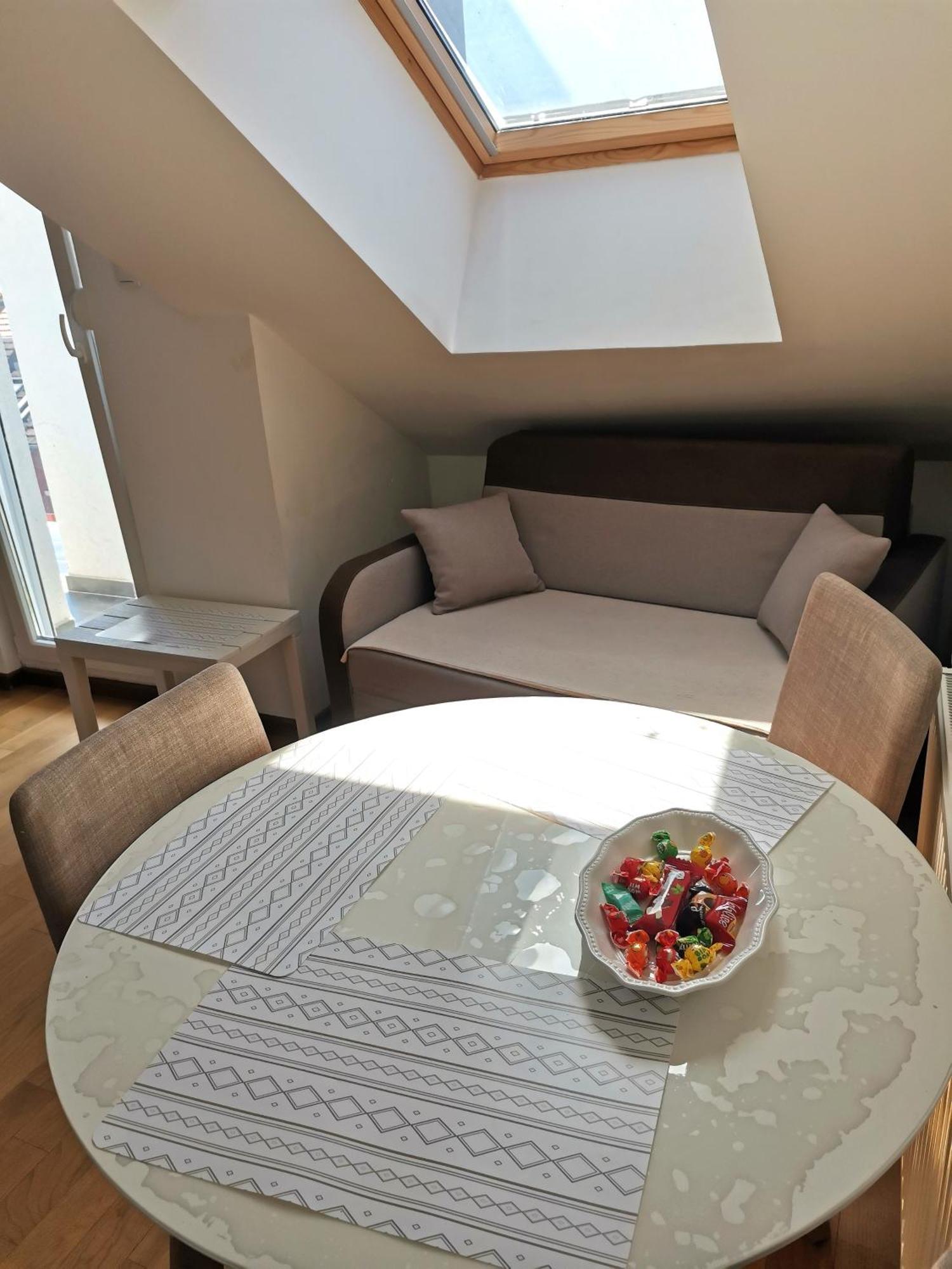 Stan Na Dan M Apartment โนวีซาด ภายนอก รูปภาพ